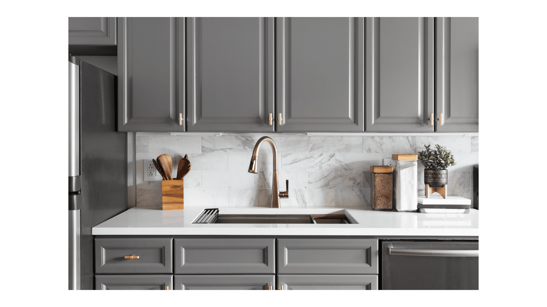 Traditional Wood Finish Kitchen